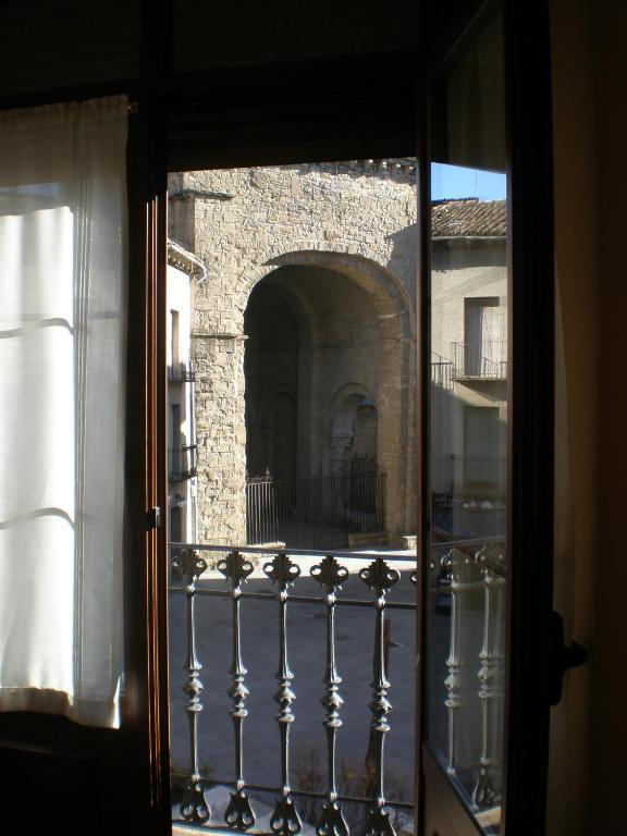 Hostal Paris Jaca Ngoại thất bức ảnh