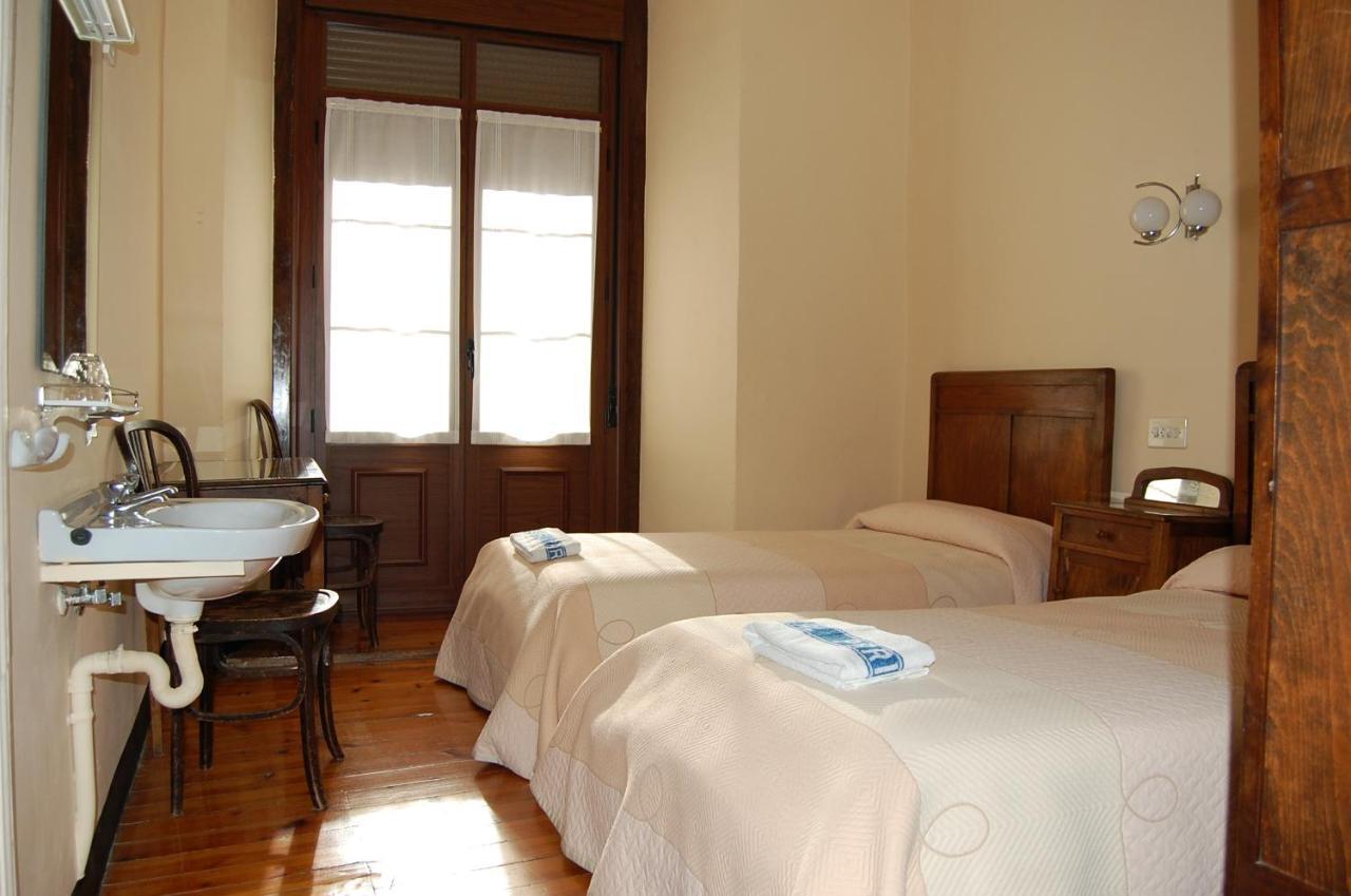 Hostal Paris Jaca Phòng bức ảnh